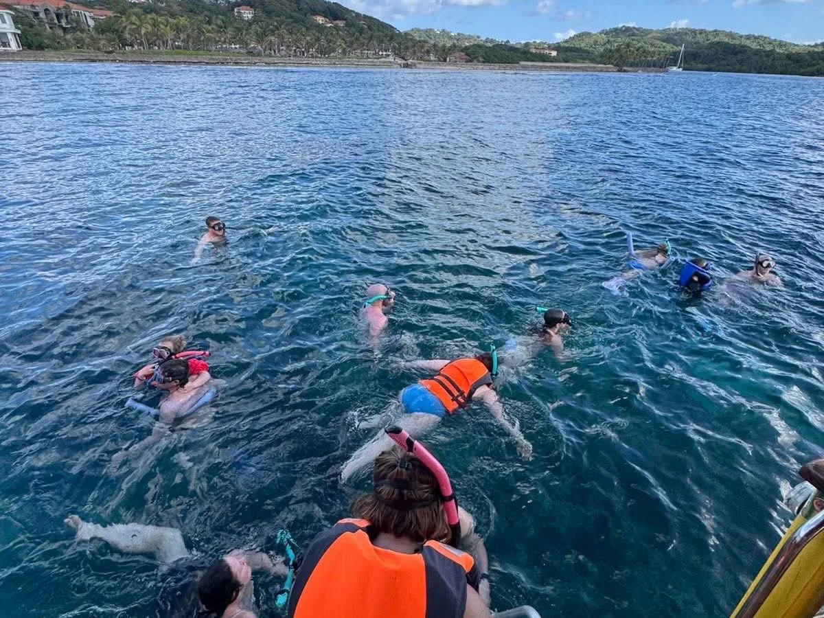 Foto de galería de tours en Roatán 1